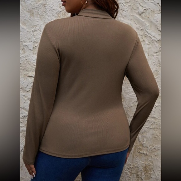 Plus-size khaki cutout front top - Picture 11 of 16